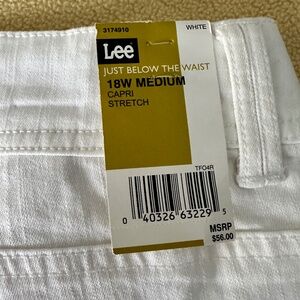 NWT LEE White Capris